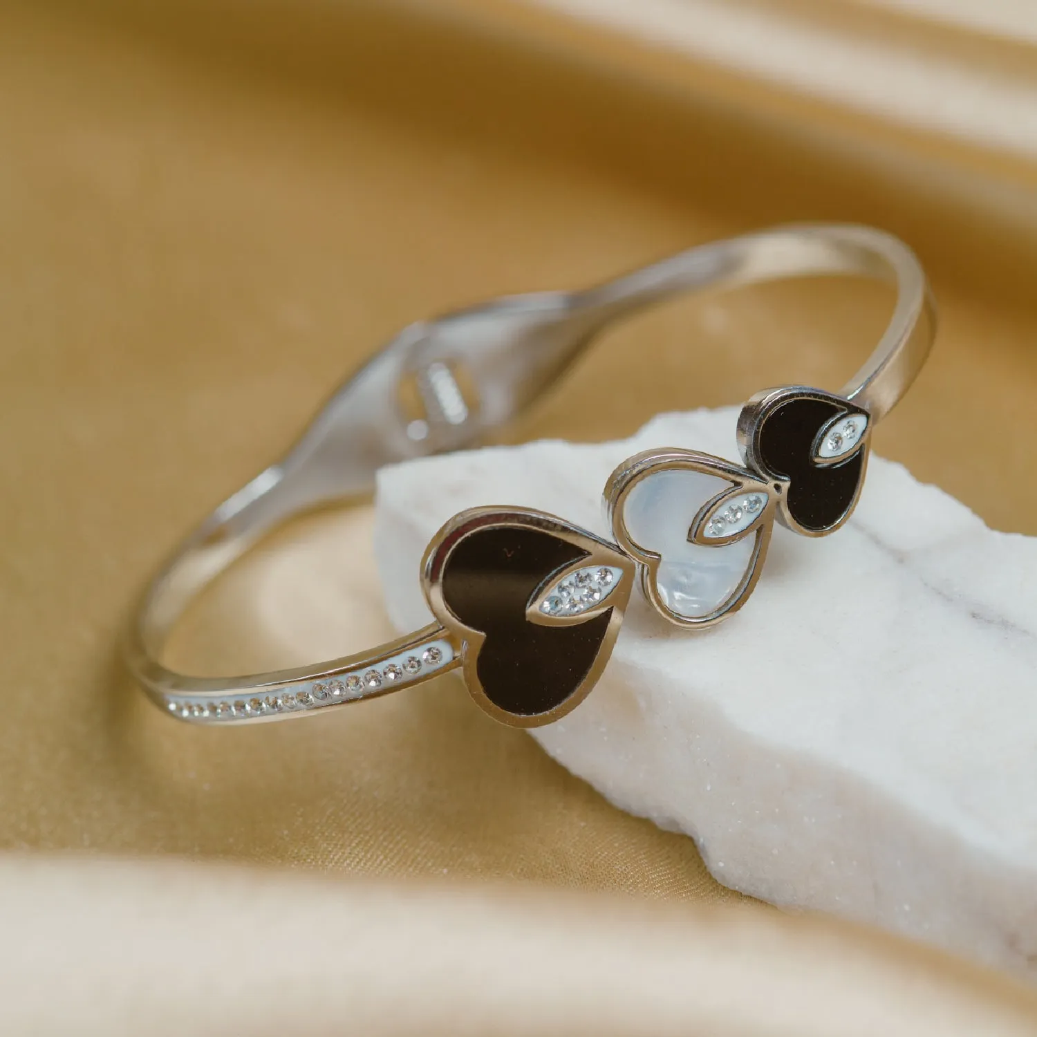 Artklim Elegant Silver Plated Heart Design Bangle Bracelet