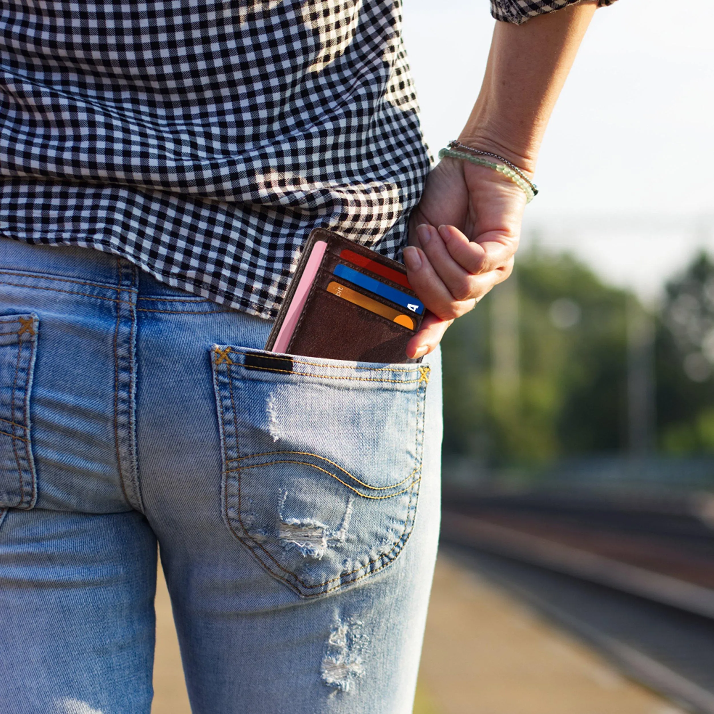 RFID Blocking Minimalist Front Pocket Slim Leather Wallet For Men Women
